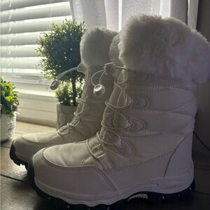Libeau Girls Size 2 White Winter Boots